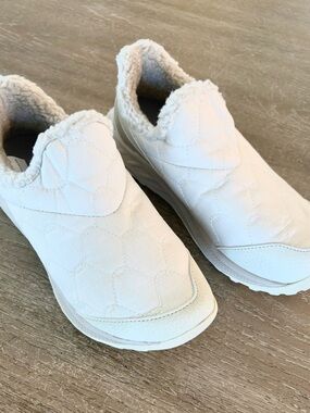 Merrell White Quilted Slip On Shoes Vibram Sole Fleece Size 6